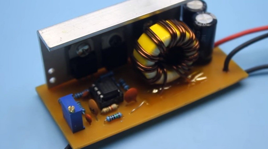 Преобразователь напряжения