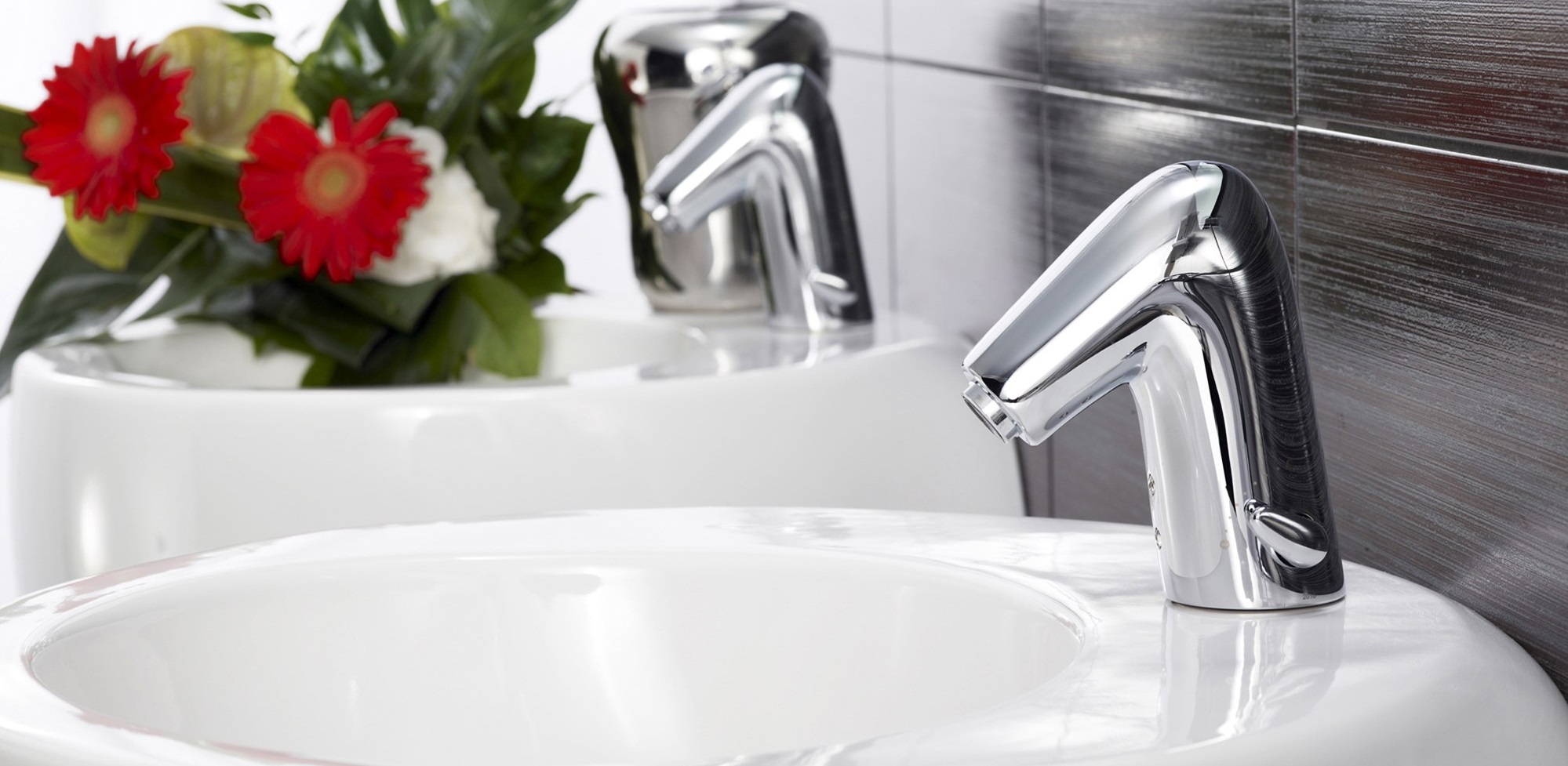 Сенсорный смеситель